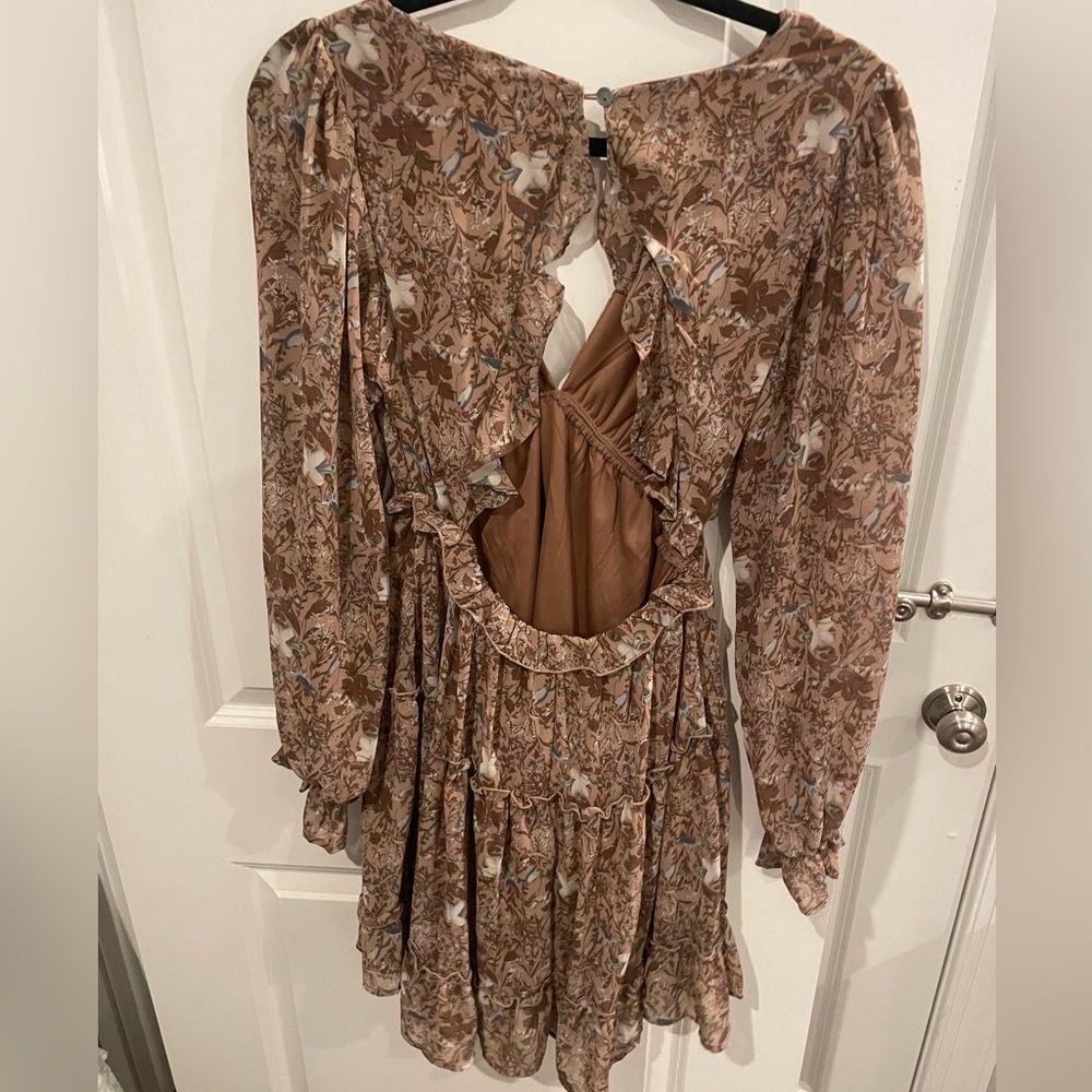 Deep V And Open Back! - image 2